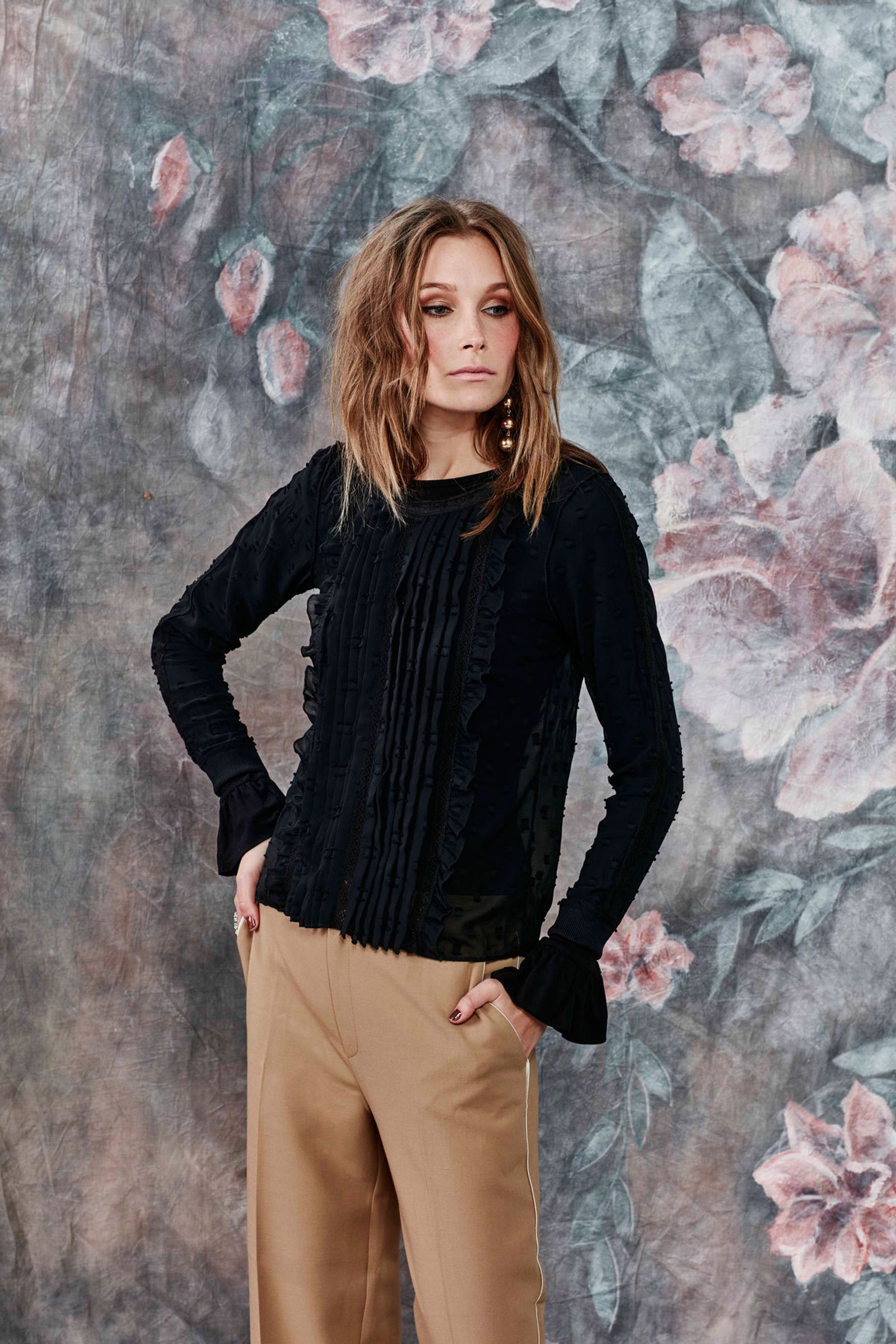 									PASS THE TUCK TOP
								, 			KING OF THE PIPE PANT
			