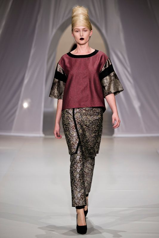 									Ruby Slipper 'A Shine Frenzy' top
								, 			Ruby Slipper 'Slim Fit' pant
			