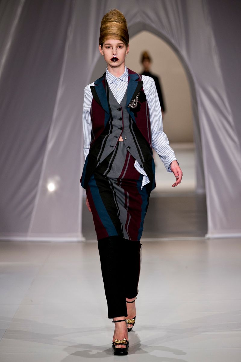 									Cotton-I-Joe 'Cotton Tail' shirt
								, 			Earn Your Stripes 'Vested Develop Ment' vest
								, 			Earn Your Stripes 'A Stitch In Time' skirt
								, 			Pants - show piece
			