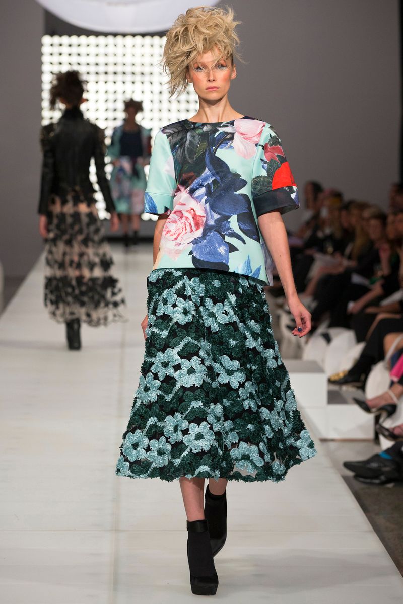 									KEW GARLAND 'LOLITA' TOP
								, 			SERENITY 'SWISH OUT OF WATER' SKIRT
			