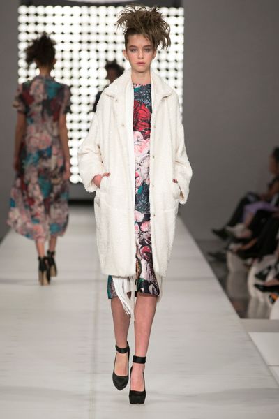 									SNOWCONE 'COAT, UNQUOTE' COAT
								, 			SWEET ROMANCE 'PAPER ROMANCE' DRESS
								, 			SATIN CHIC 'FRINGE BENEFITS' SCARF
			