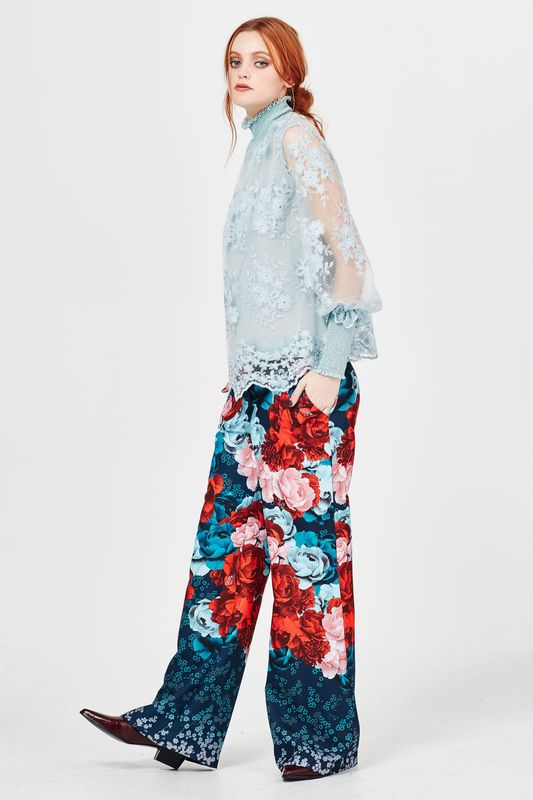 									BLUE DANUBE 'SHIR LANCELOT' TOP
								, 			PRETTY PEONIES 'NOBEL PEACE STRIDES' PRINT
			