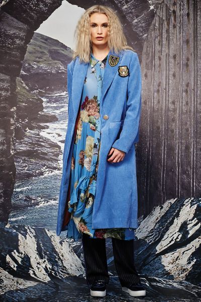 									GET RYD-OF-THYM BLUES COAT
								, 			GYPSY ROSE DRESS
			