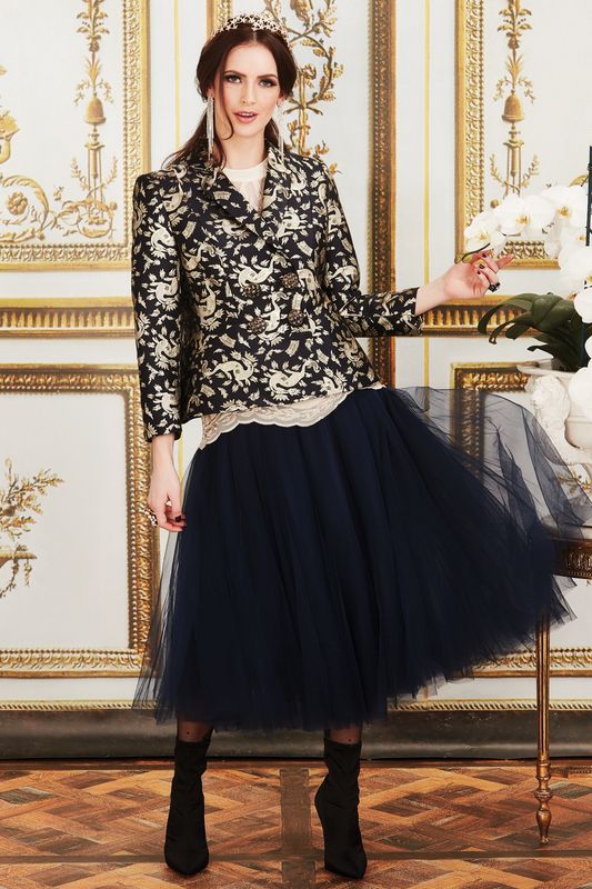 									MAKE A TEE-LINE TOP
								, 			DOUBLE UP JACKET
								, 			YOURS TULLEY SKIRT
			