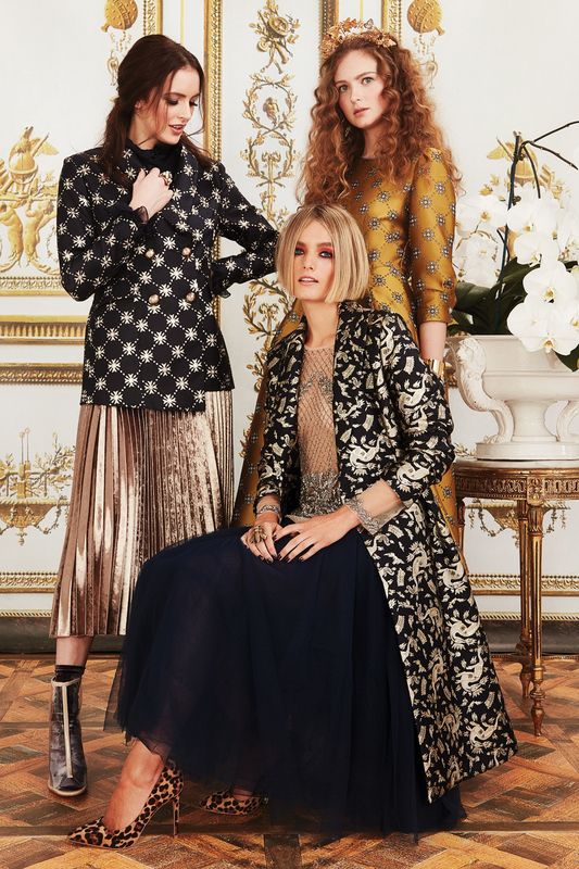 									POP THE TOP TOP
								, 			TWO FOR ONE COAT-DRESS
								, 			YOURS TULLEY SKIRT
			