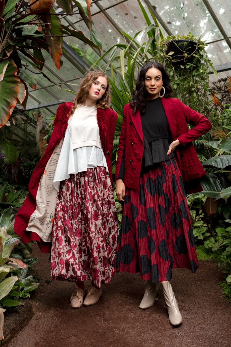 									STRAIGHT TO THE TOP
								, 			HUSTLE BUSTLE SKIRT (DRINK WINE)
			