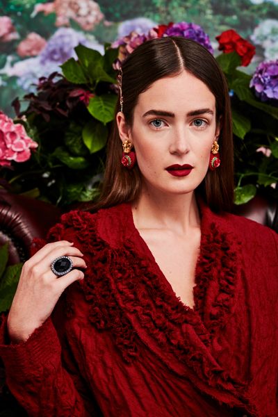 									COLLAR FRILL LIFE COAT
			