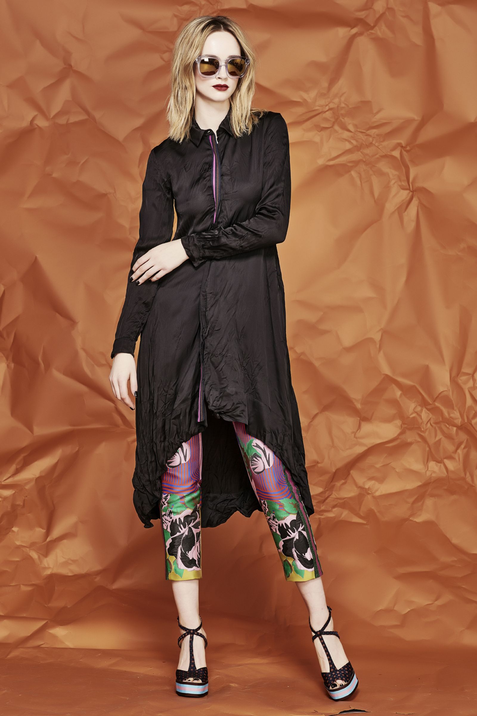 									COLLAR FULL DRESS
								, 			NEW WALK OF ART PANT
			