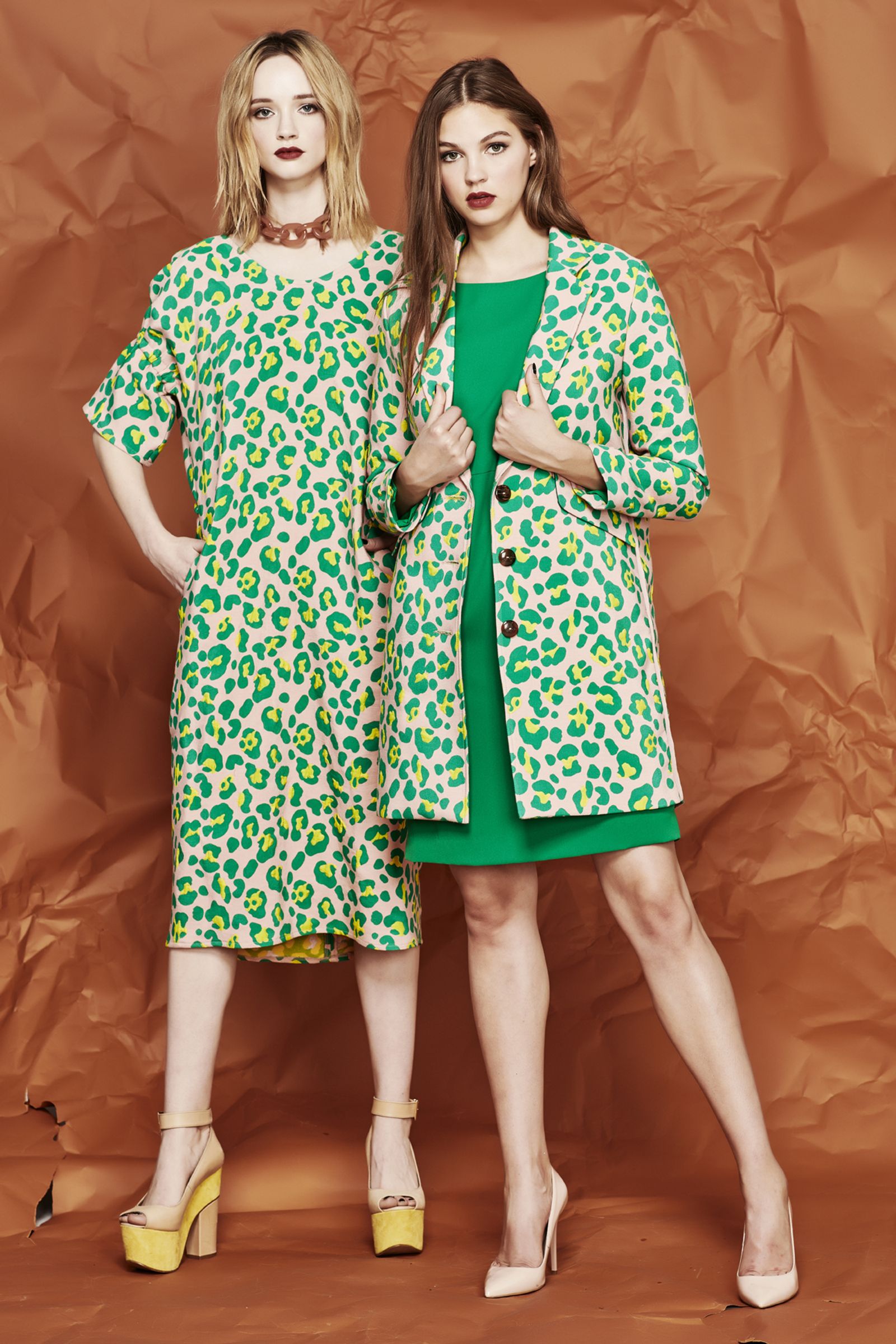 									TIE ME UP DRESS
								, 			FRILL LIFE JACKET
								, 			CUT THE CREPE DRESS
			