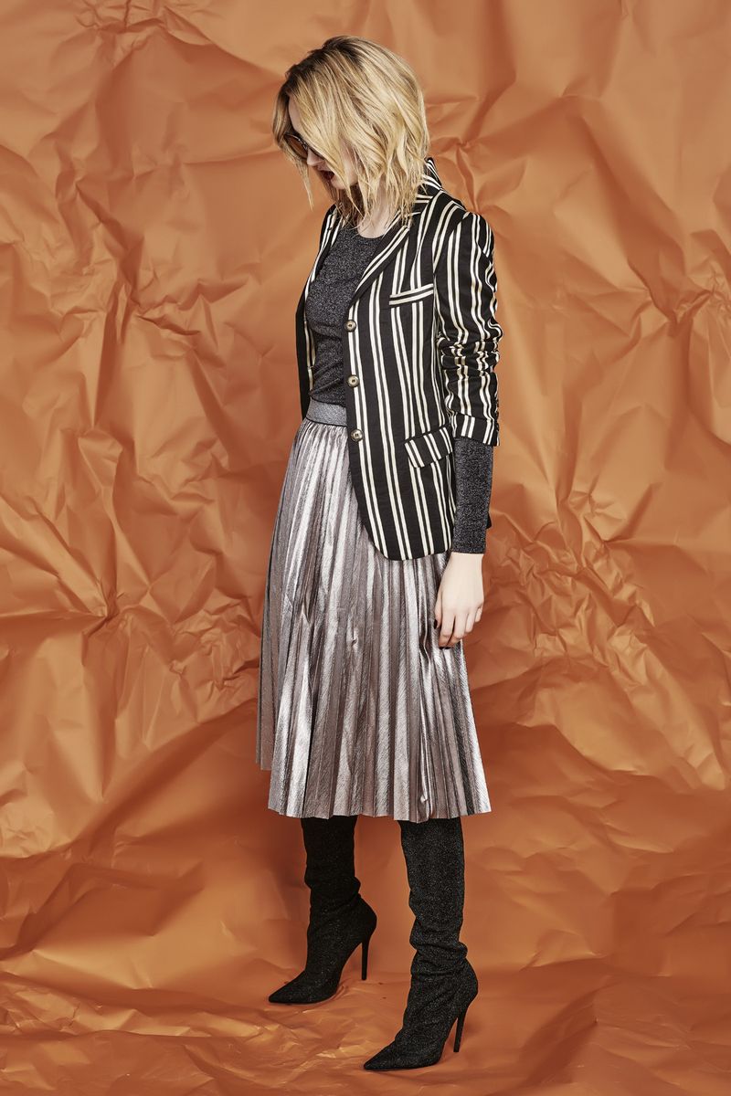 									SHES SO LINE JACKET
								, 			LONG LINE LOVE TOP
								, 			PLEASED TO PLEAT YOU SKIRT
			