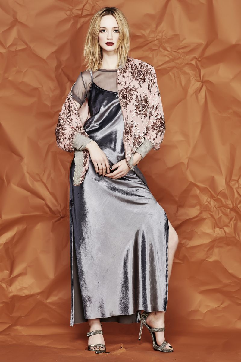 									GET SHORTY TOP
								, 			SLIP OFF THE OLD BLOCK DRESS
								, 			ROYAL PLUSH JACKET
			