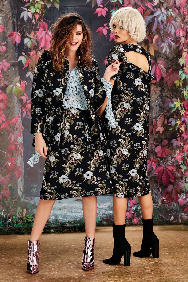 									SHINING ARMOUR JACKET
								, 			SOMEONE LIKE BLUE TOP
								, 			DATE KNIGHT SKIRT
								, 			BLUE MY MIND TUNIC
			