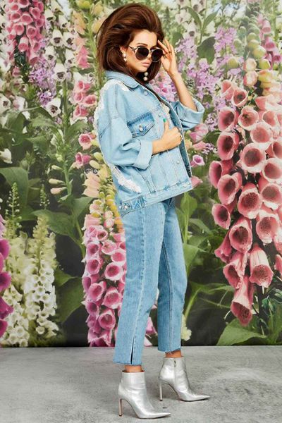 									THE VERY LAST PEARL JACKET
								, 			ONE LOVE TEE
								, 			JEAN GENIE JEANS
			