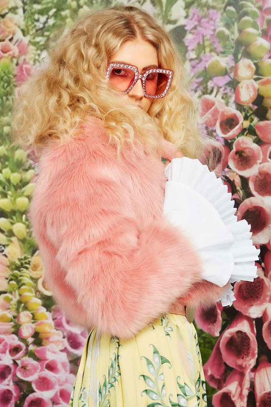 									LOVE BITES JACKET
								, 			THE SHIRT DEGREE SHIRT
								, 			PLEATING CRAZY SKIRT
			