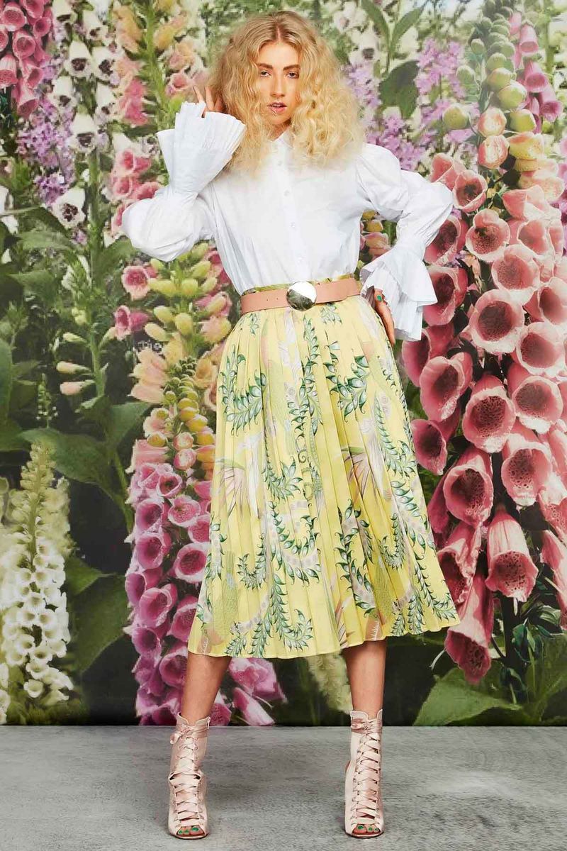 									THE SHIRT DEGREE SHIRT
								, 			PLEATING CRAZY SKIRT
								, 			FULL MOON BELT
			