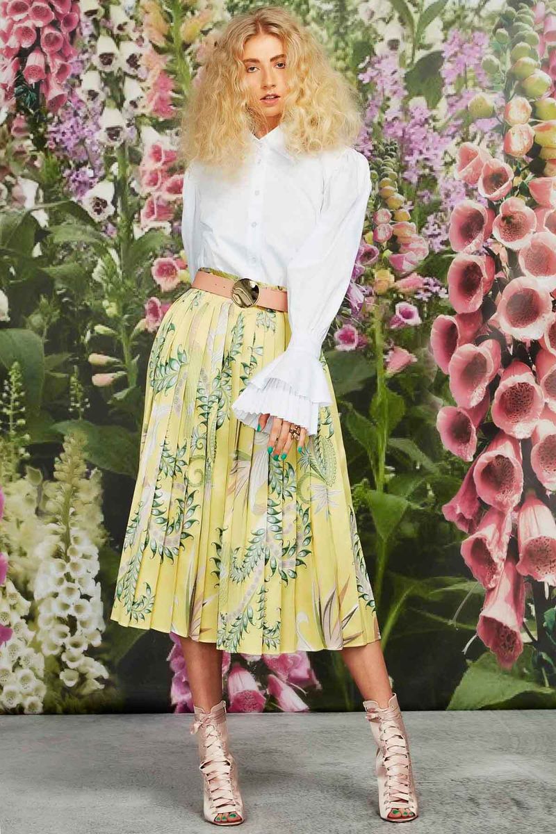 									THE SHIRT DEGREE SHIRT
								, 			PLEATING CRAZY SKIRT
								, 			FULL MOON BELT
			