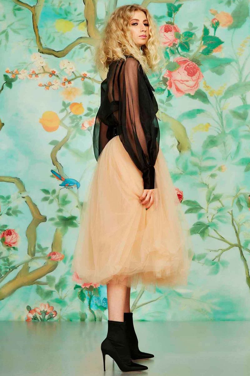 									TO THE POINT BLOUSE
								, 			YOURS TULLEY SKIRT
								, 			BOW ME UP BELT
			