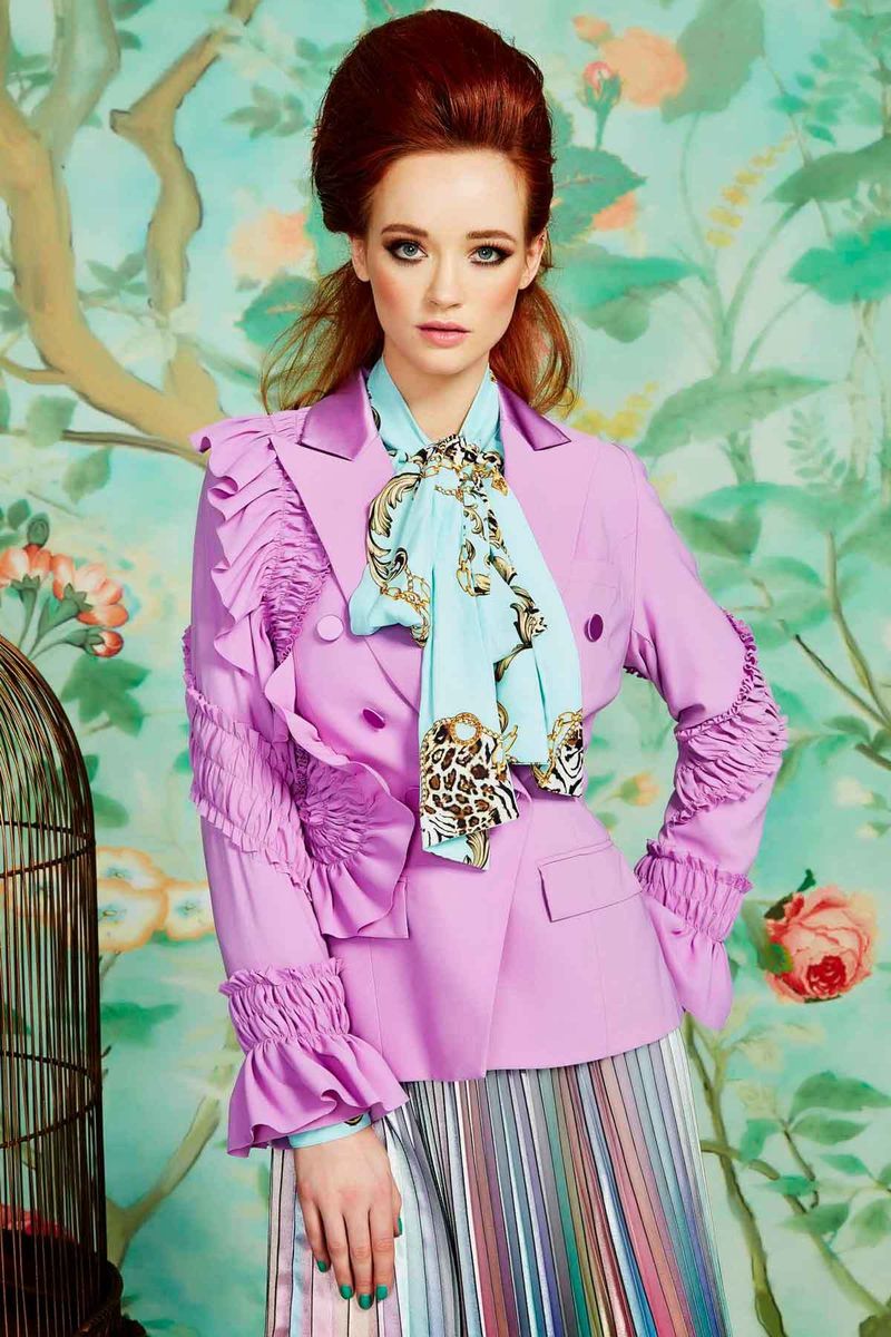 									POWER ON JACKET
								, 			HELLO KITTY BLOUSE
								, 			PLEATS PLEASE SKIRT
			