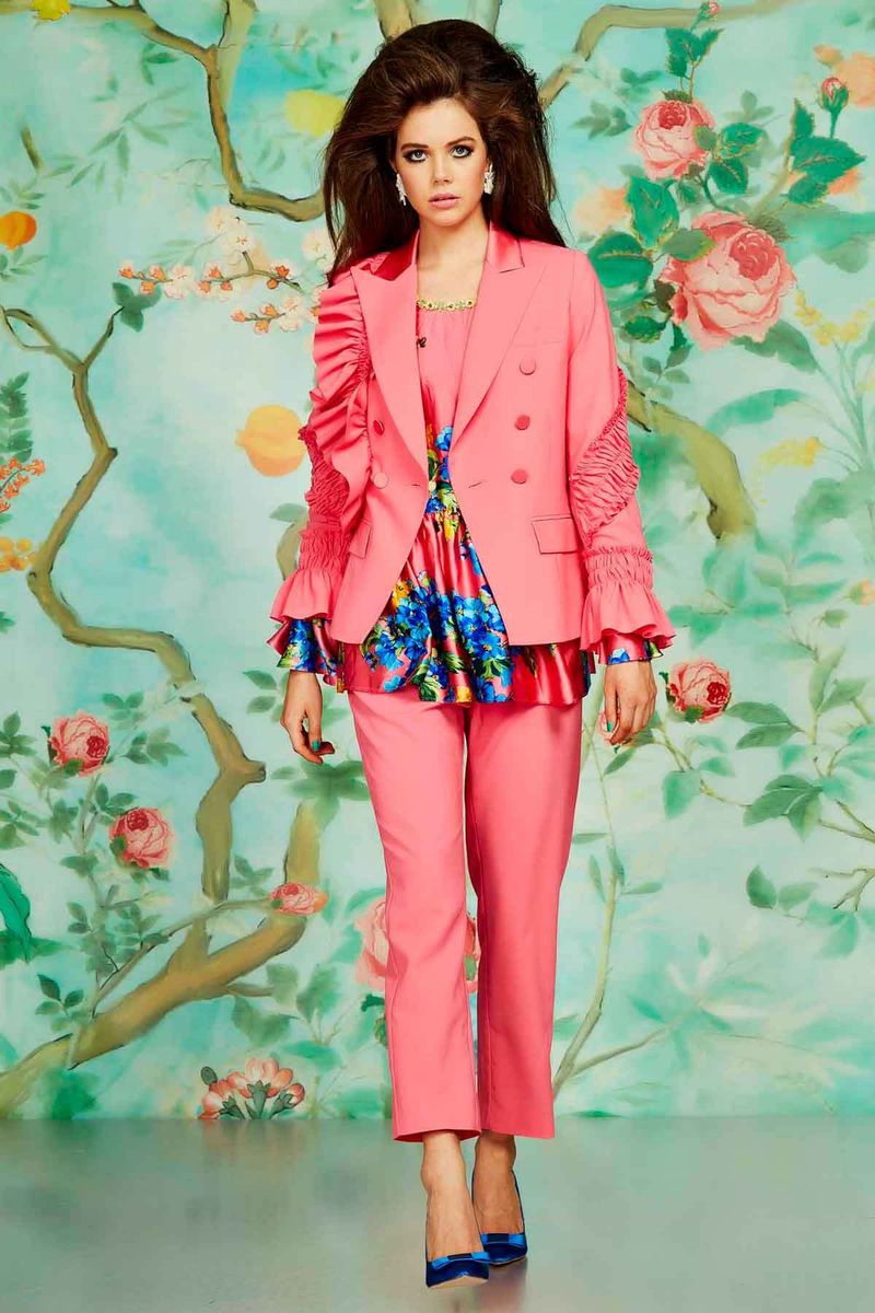 									ACTS OF KINDNESS TOP
								, 			STRUT ABOUT TOWN TROUSERS
								, 			POWER ON JACKET
			