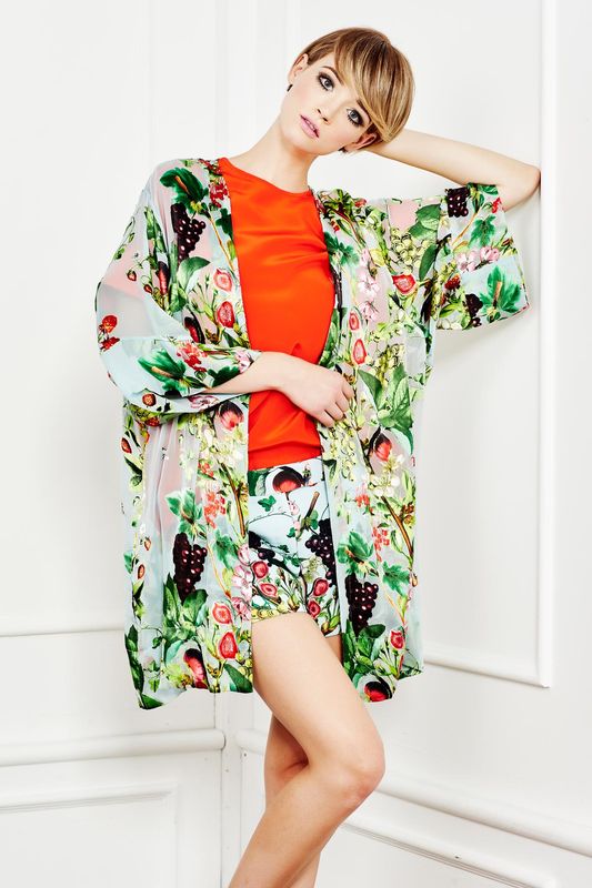 									AUBERGE 'TUILERIES GARDEN' KIMONO
								, 			SAVIOR FAIRE 'THE SILKY WAY' TOP
								, 			BERRY NICE 'SHORT KNOX' SHORTS
			
