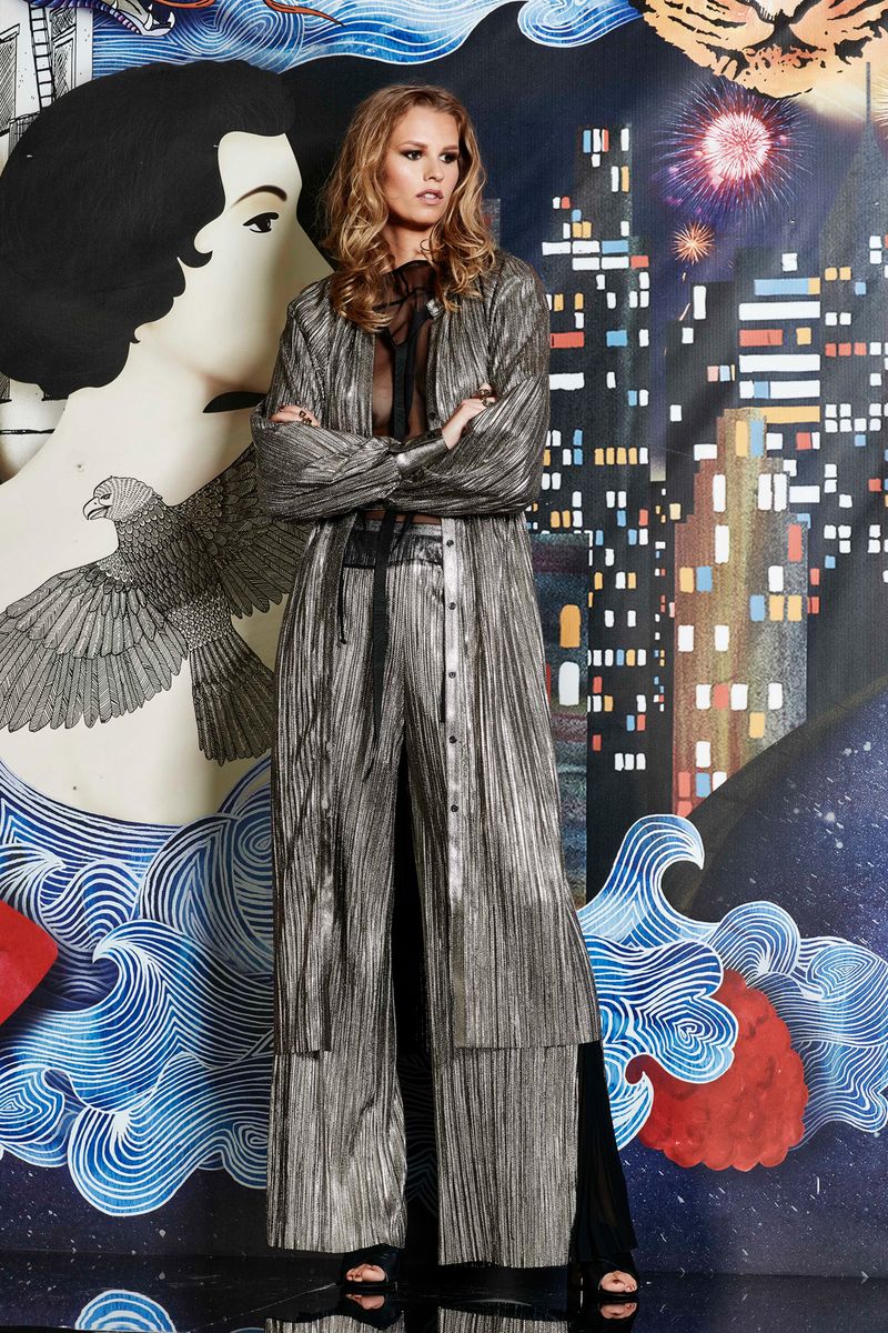 									DRAW ME IN DRESS
								, 			PLAY IT BY SHEER TOP
								, 			SECRET PLEATS PANT
			