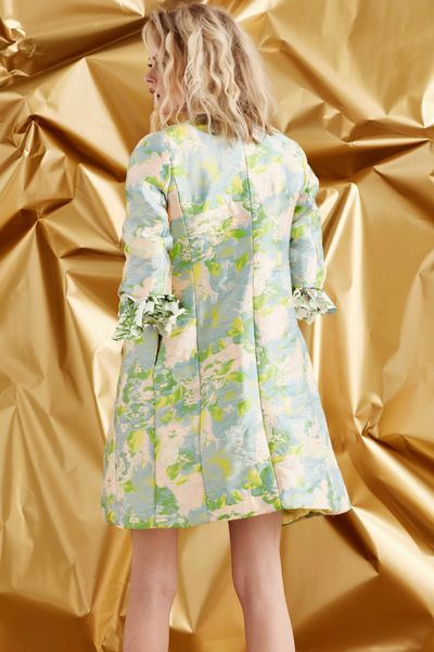 									CROP THE QUESTION COAT
			