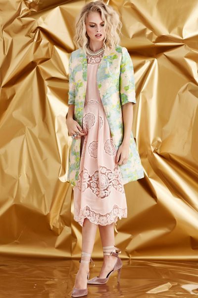 									SHAKE YOUR BEAUTY DRESS
								, 			CROP THE QUESTION COAT
			