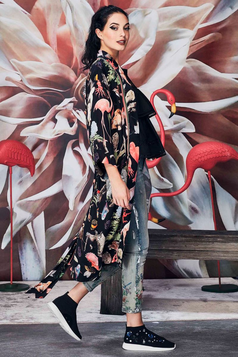 									KIM OH NO DON'T YOU KNOW KIMONO
								, 			TIERS IN MY EYES TOP
								, 			SEE YOU IN MY JEANS JEAN
			