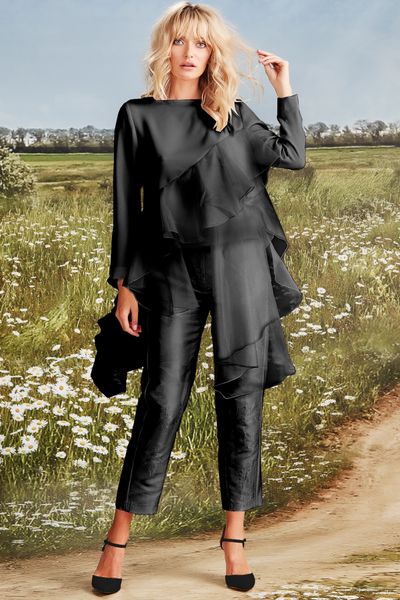 									CHAMPAGNE WISHES DRESS
								, 			FLOUNCING AROUND TOP
			