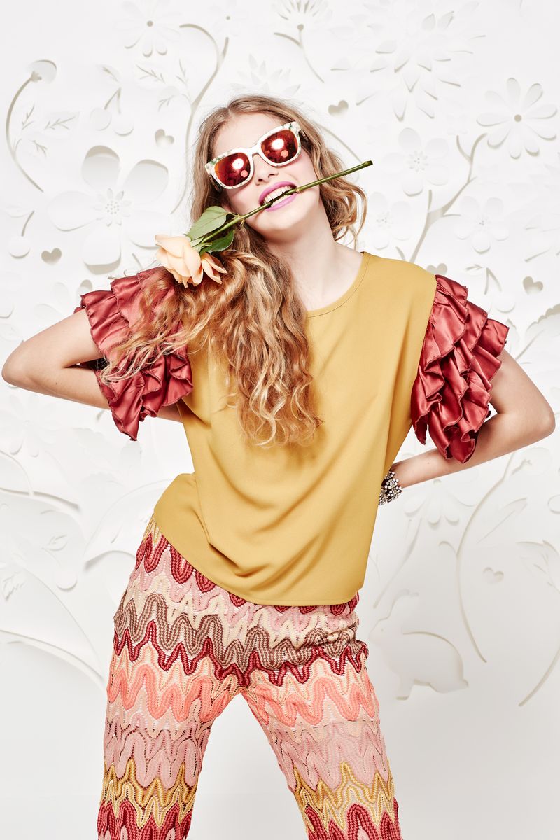 									CAPA CHIC TOP
								, 			PANT-ALOON PANT
			