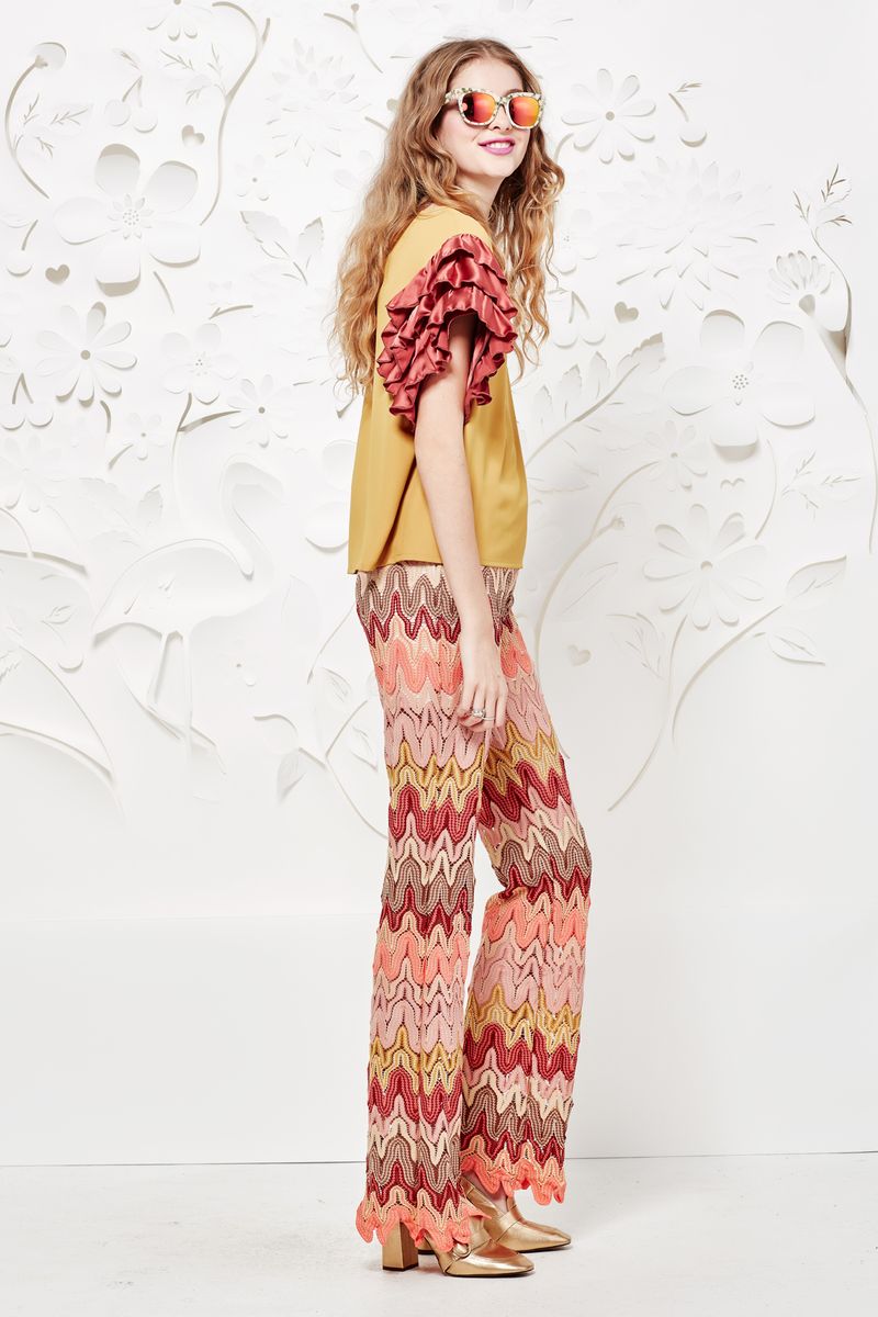 									CAPA CHIC TOP
								, 			PANT-ALOON PANT
			